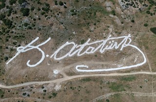 Gemlik Belediyesi’nden Atatürk İmzasına Yenileme Çalışması